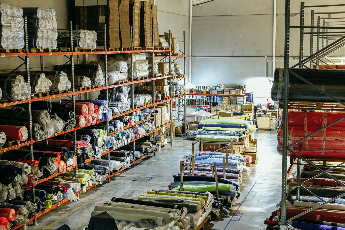 Instalaciones para la fabricación y distribución de ropa laboral y uniformes de trabajo CSU